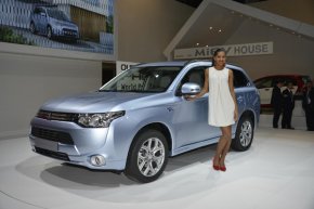      Mitsubishi Outlander P ...