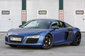 Audi R8:     