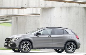  Mercedes-Benz   ,   Renault Captur