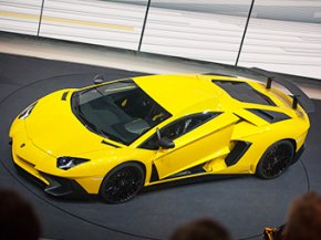 В Женеве представили автомобиль Lamborghini Aventador SV