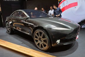  Aston Martin DBX    