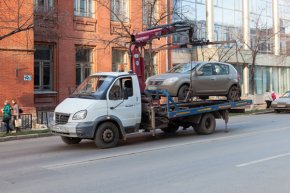 В Новосибирске тарифы на эвакуацию автомобилей выросли, а Москва пока работает по прежним расценкам